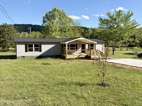 1312 W Beaver Creek Dr, Powell, TN 37849