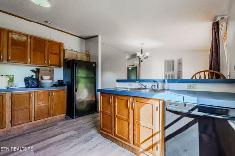 Kitchen - 1046 Talbott Kansas Rd, Talbott, TN 37877 photo 3 of 4