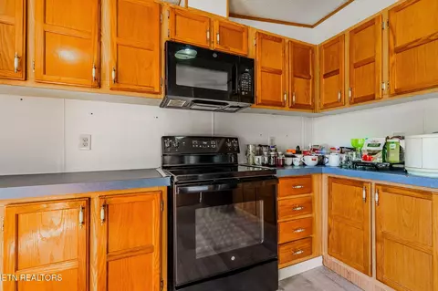 Kitchen - 1046 Talbott Kansas Rd, Talbott, TN 37877 photo 2 of 4