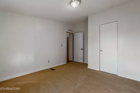 Bedroom - 1046 Talbott Kansas Rd, Talbott, TN 37877 photo 3 of 6