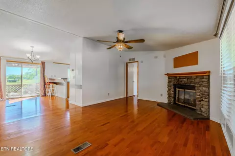 Living - 1046 Talbott Kansas Rd, Talbott, TN 37877 photo 2 of 4