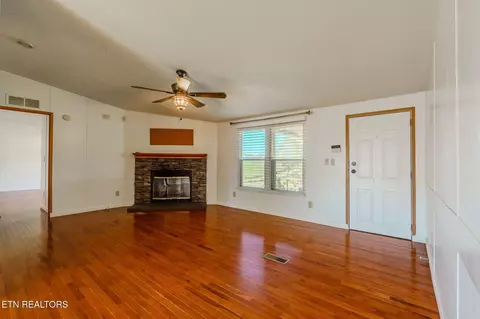 Living - 1046 Talbott Kansas Rd, Talbott, TN 37877 photo 1 of 4