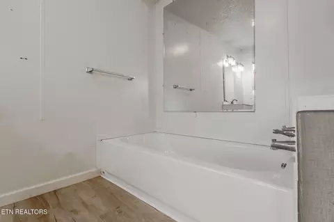 Bath - 1046 Talbott Kansas Rd, Talbott, TN 37877 photo 5 of 5