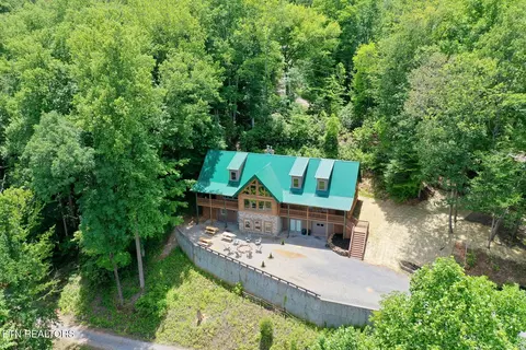 985 Old Cades Cove Rd, Townsend, TN 37882