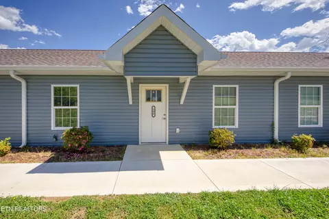 104 E Maire Ave, Clinton, TN 37716