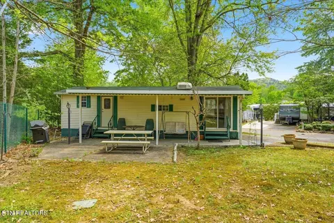 176 177 Highway 73, Townsend, TN 37882