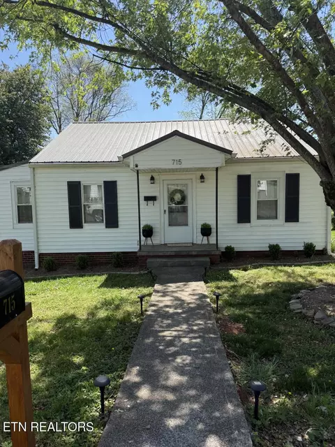 715 Ferry St, Loudon, TN 37774