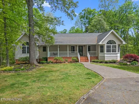 2180 Ranch Rd, Dandridge, TN 37725