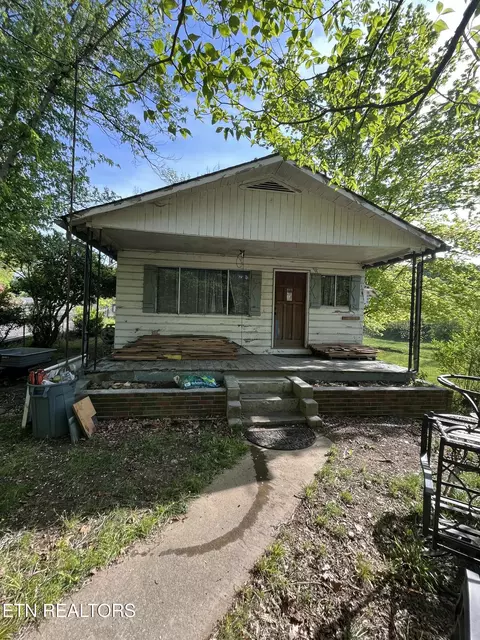 824 River Divide Rd, Sevierville, TN 37876