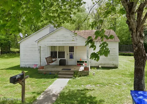 120 Poplar St, Harriman, TN 37748