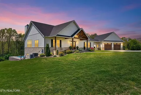 270 Copper Pt, Crossville, TN 38555