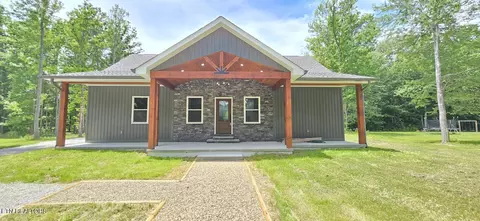 186 Short Leaf Ln, Oneida, TN 37841