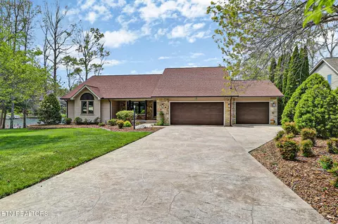 150 Lakewood Dr, Crossville, TN 38558