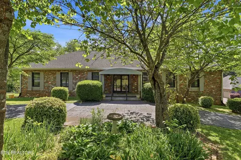 9500 Briarwood Dr, Knoxville, TN 37923