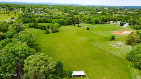 Pineview Rd, Maryville, TN 37803