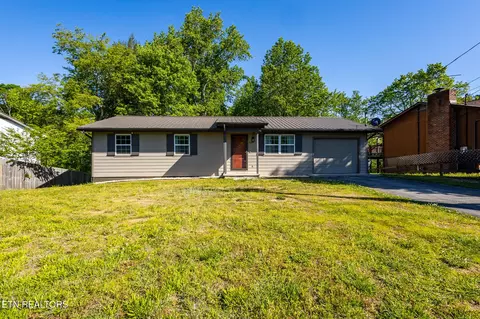 613 Red Bud Ln, Oliver Springs, TN 37840