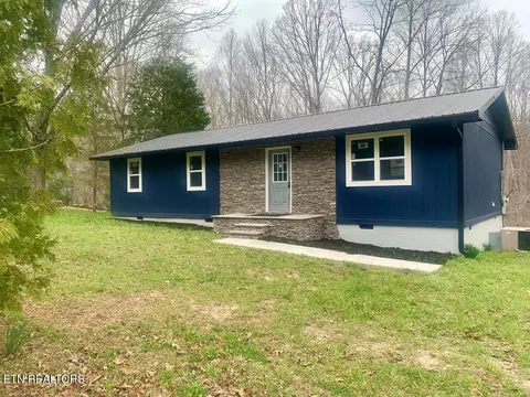 121 Twin Oaks Rd, Pikeville, TN 37367