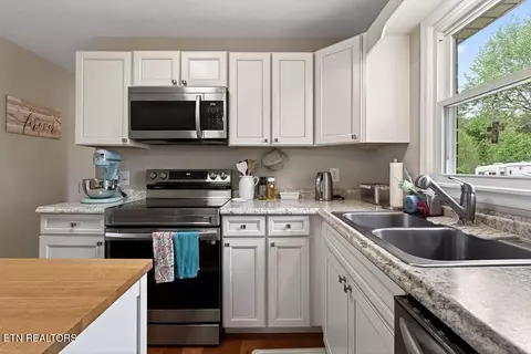 Kitchen - 237 Armstrong Rd, Doyle, TN 38559 photo 4 of 4