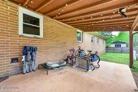 Exterior - 237 Armstrong Rd, Doyle, TN 38559 photo 4 of 11
