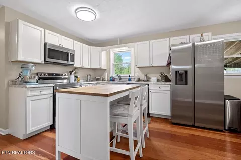 Kitchen - 237 Armstrong Rd, Doyle, TN 38559 photo 2 of 4