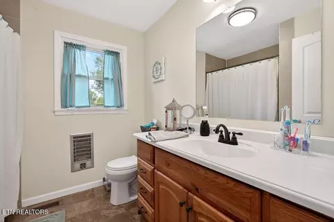 Bath - 237 Armstrong Rd, Doyle, TN 38559 photo 1 of 2
