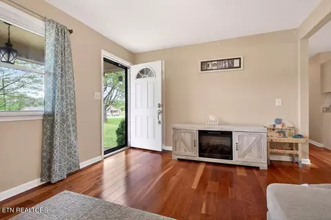 Entry Way - 237 Armstrong Rd, Doyle, TN 38559 photo 1 of 1