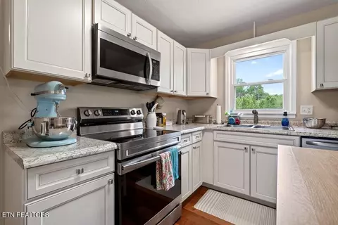 Kitchen - 237 Armstrong Rd, Doyle, TN 38559 photo 1 of 4