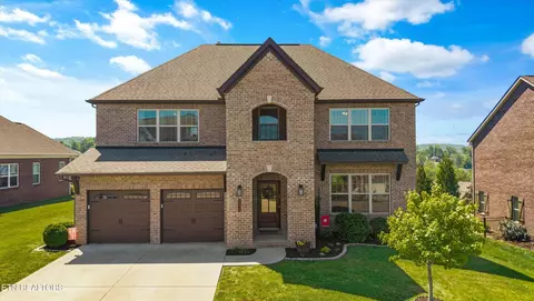 11010 Hunters Knoll Ln, Knoxville, TN 37932