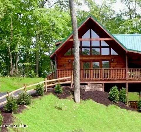 933 High Mountain Way, Gatlinburg, TN 37738