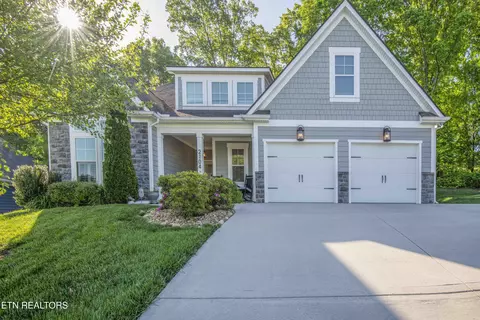 2104 Clearmill Dr, Lenoir City, TN 37772