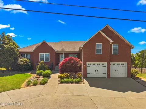 683 Privet Dr, Dandridge, TN 37725