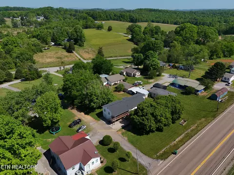 8000 W Highway 11, Lenoir City, TN 37771