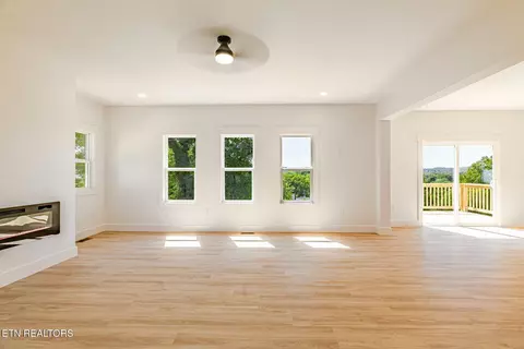 126 Henry Ave, Knoxville, TN 37920