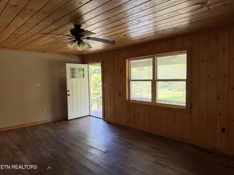 Living - 318 Lee Rd, Lancing, TN 37770 photo 2 of 3
