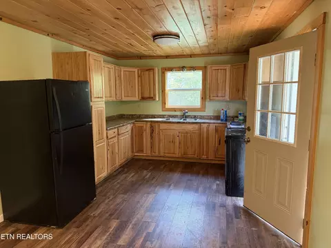 Kitchen - 318 Lee Rd, Lancing, TN 37770 photo 2 of 2