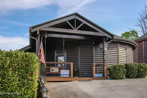 1086 Towering Oaks Dr, Sevierville, TN 37876