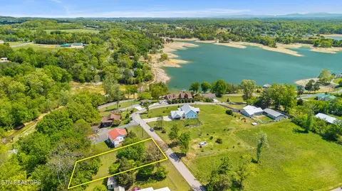 720 Garrett Rd, Dandridge, TN 37725