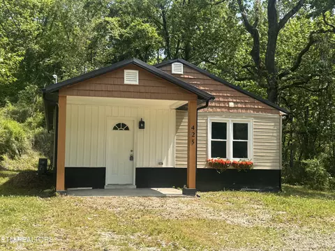 425 Childs Rd, Harriman, TN 37748