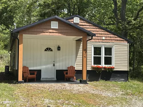 425 Childs Rd, Harriman, TN 37748