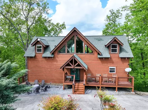 2636 Cloud View Dr, Sevierville, TN 37862