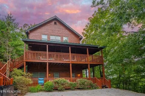 3531 Peggy Ln, Pigeon Forge, TN 37863