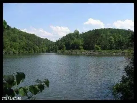 3 Three Point Rd, Vonore, TN 37885