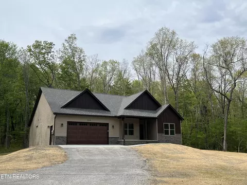 559 Leistner Dr, Monterey, TN 38574
