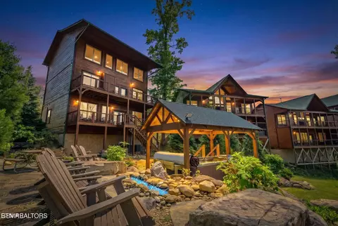 1116 Greenbriar Village Ln, Gatlinburg, TN 37738
