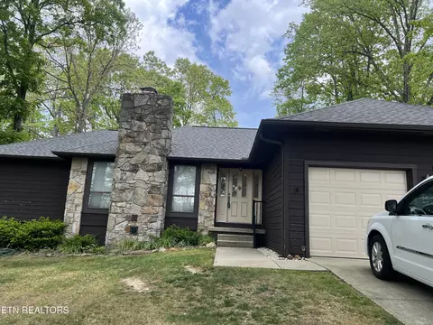 493 Lakeview Dr, Crossville, TN 38558