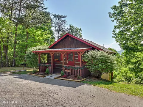 1818 Ridgecrest Dr, Sevierville, TN 37876