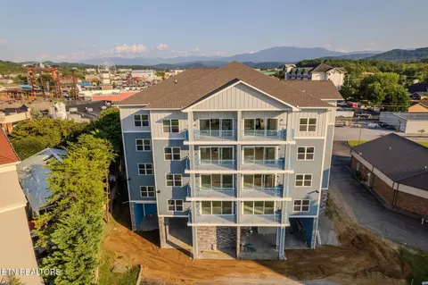 129 Sugarfoot Way #203, Pigeon Forge, TN 37863