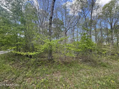 50 Redwing Cir, Crossville, TN 38572