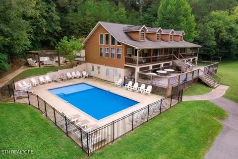 665 Gists Creek Rd, Sevierville, TN 37876