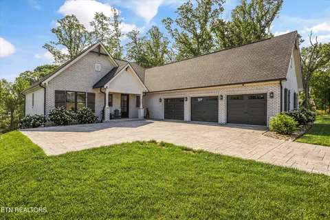 998 Sedge Ln, Loudon, TN 37774